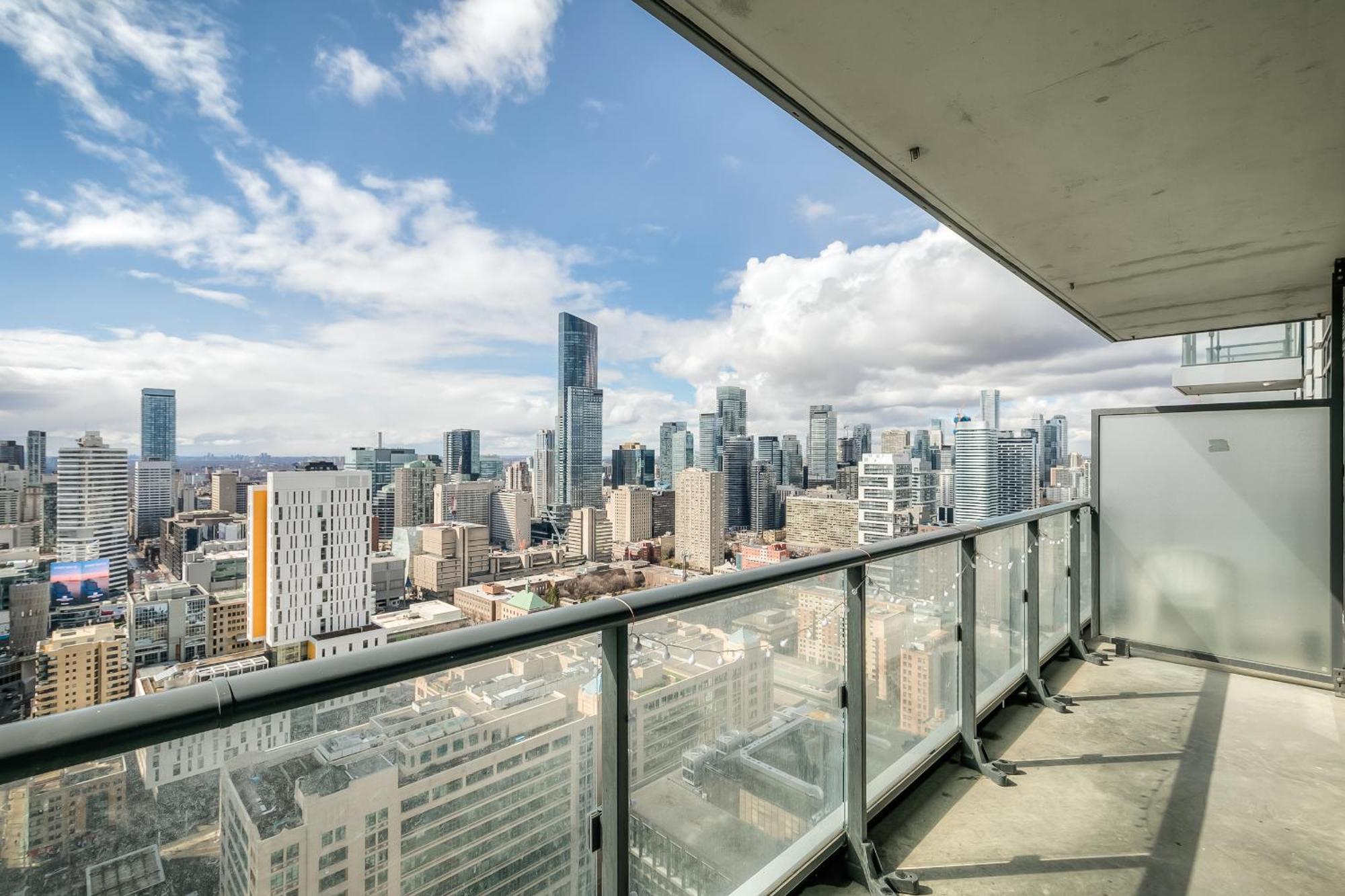 Panorama Suites Downtown Торонто Экстерьер фото