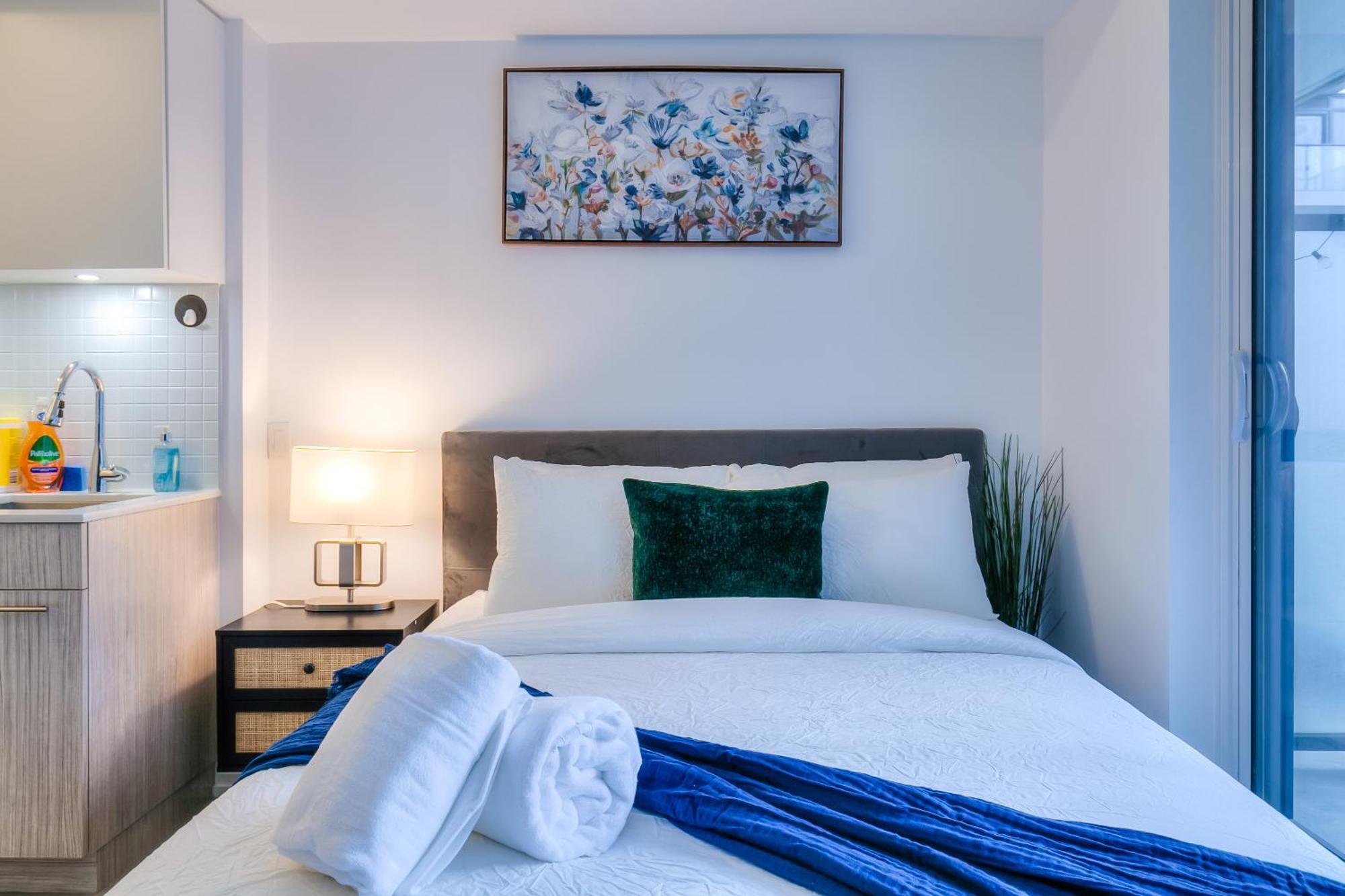 Panorama Suites Downtown Торонто Экстерьер фото