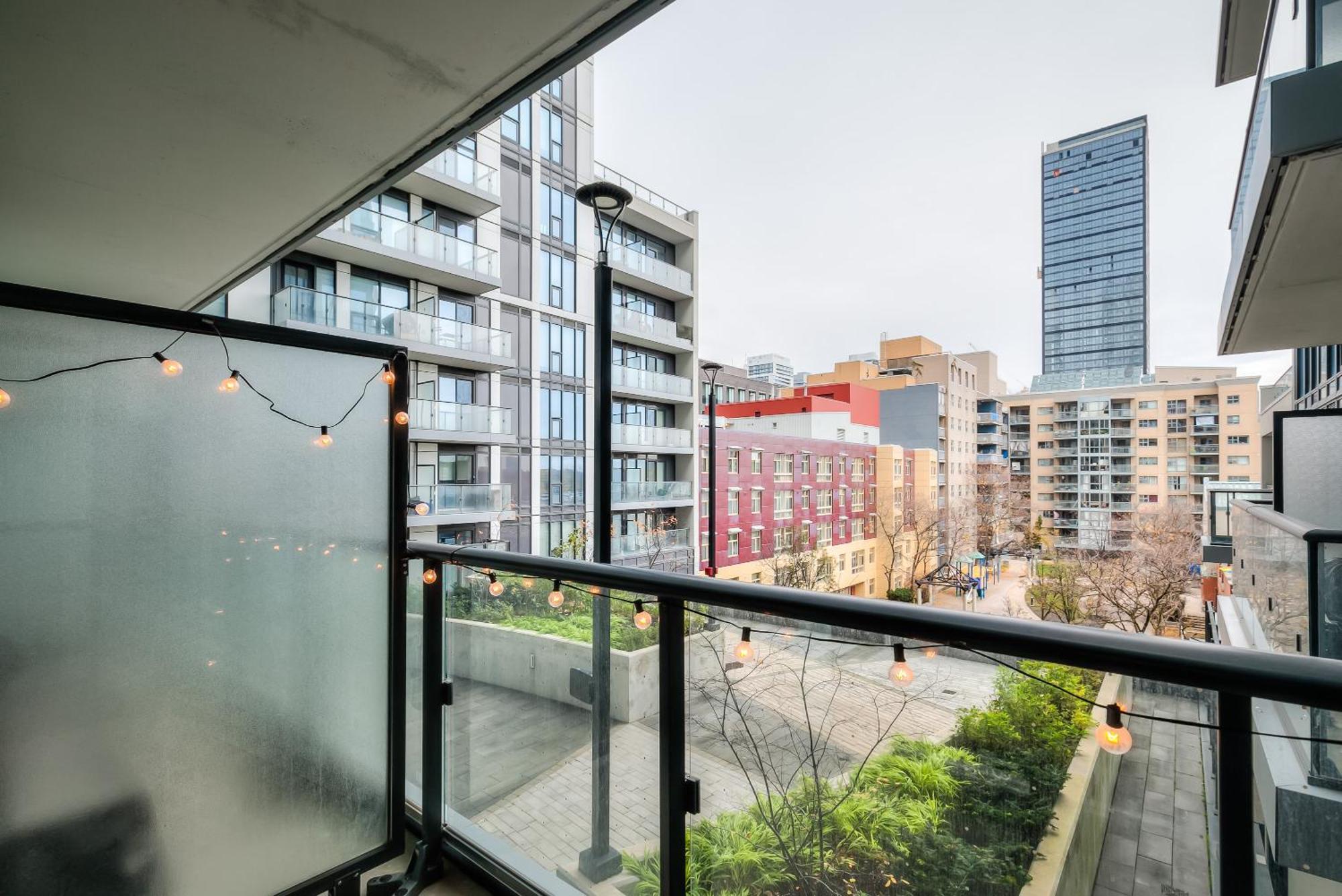 Panorama Suites Downtown Торонто Экстерьер фото