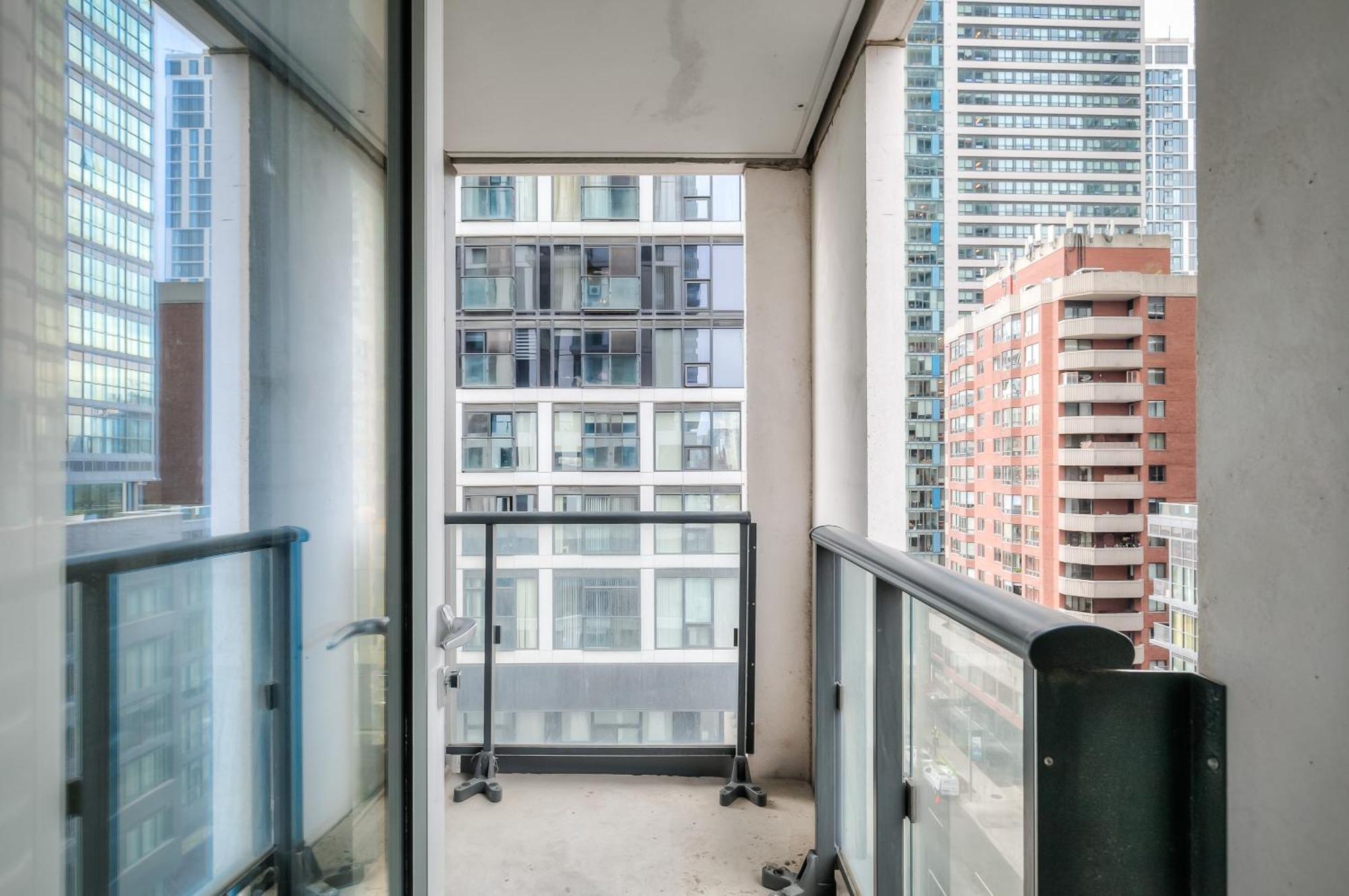 Panorama Suites Downtown Торонто Экстерьер фото