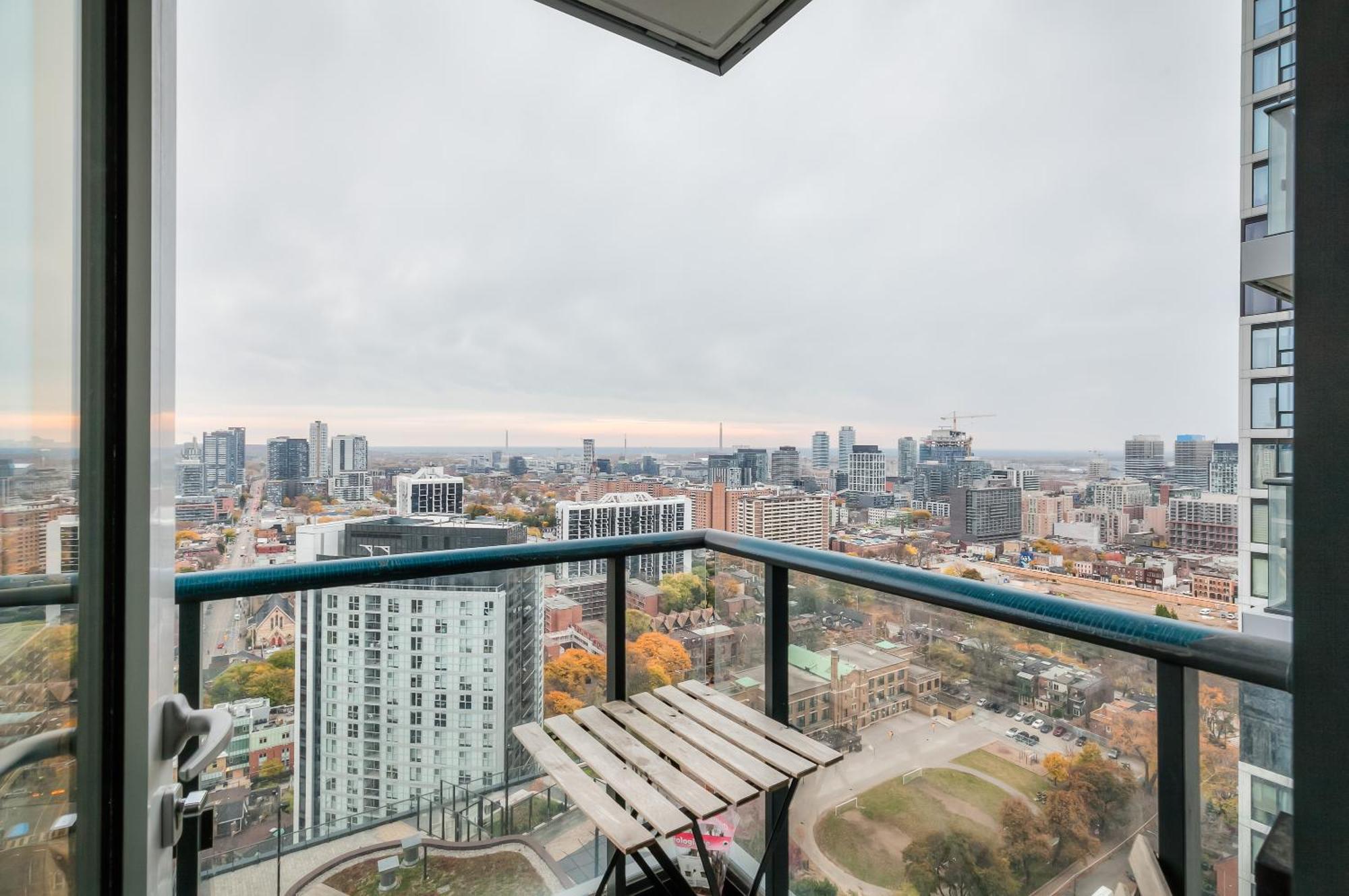Panorama Suites Downtown Торонто Экстерьер фото